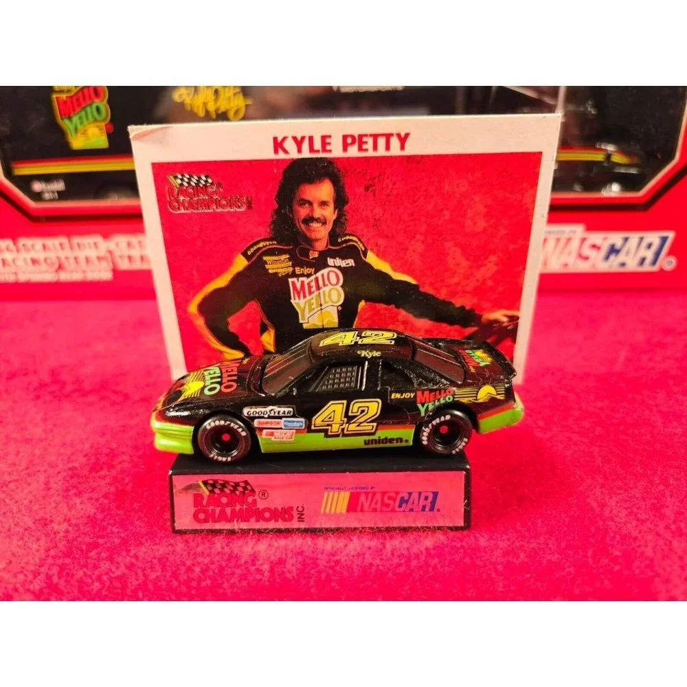 KYLE PETTY NASCAR‎ #42 TRANSPORTER BUNDLE w/MATCHING STOCKCAR & PLAYER CARD